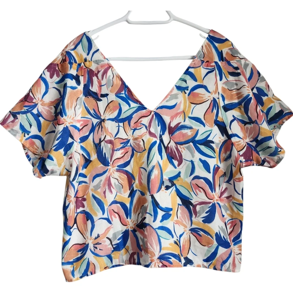 Molly Bracken Multicolor Floral V-Neck Top - Picture 4 of 6